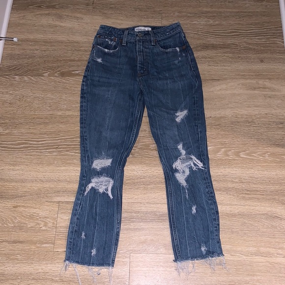 Abercrombie Curve Love Mom Jeans 24s - Picture 1 of 4